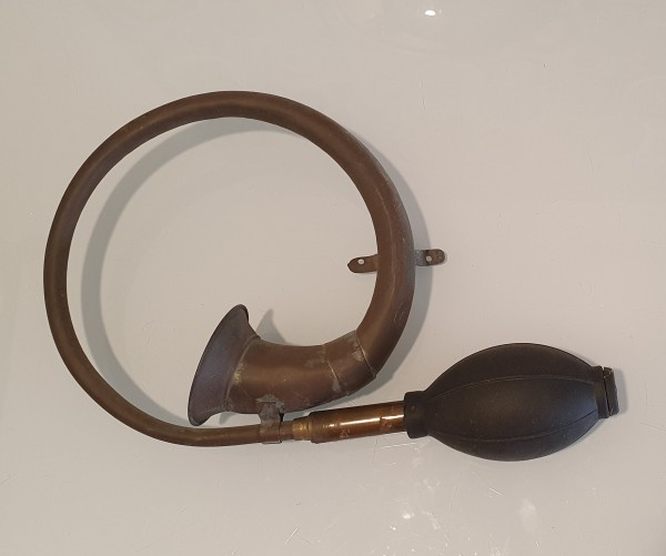 זמבורה עתיקה מנחושת